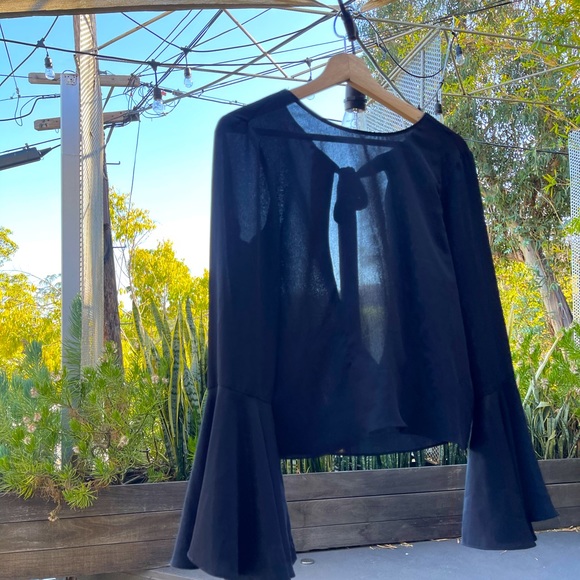 SOLD, Shear Open Back, Bow, Bell Sleeve Top 💫 - Picture 2 of 6